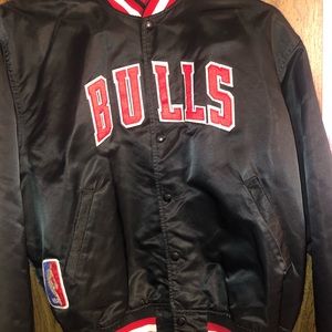 Chicago Bulls Starter Jacket(fits to smaller size)